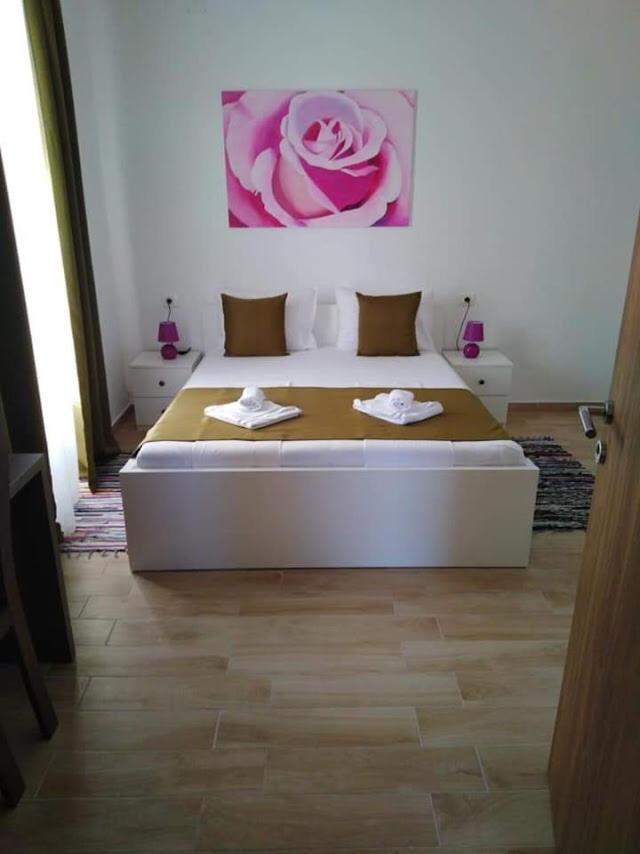 Sunny Day Apartments ตรีบูนย์ ภายนอก รูปภาพ