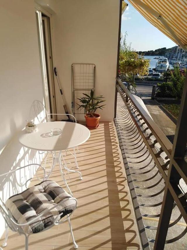 Sunny Day Apartments ตรีบูนย์ ภายนอก รูปภาพ