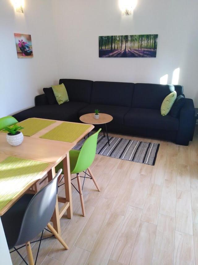 Sunny Day Apartments ตรีบูนย์ ภายนอก รูปภาพ
